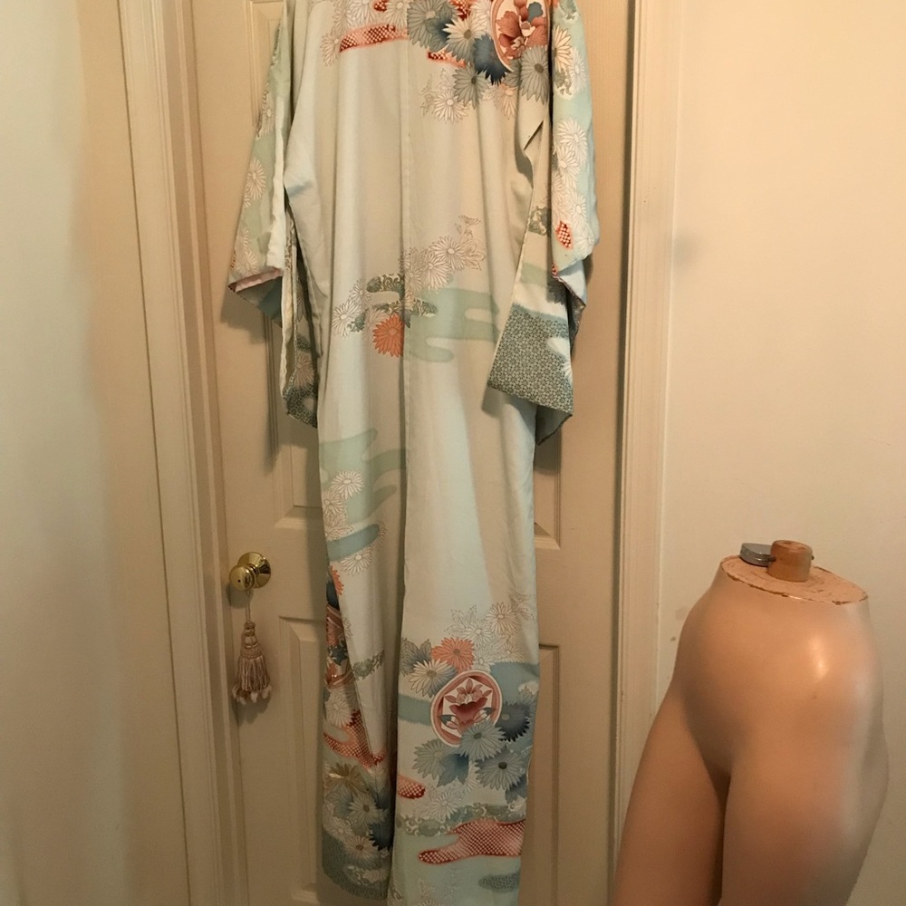 Unlabeled oriental robe trunk stored for 20+ years gold embroidered areas